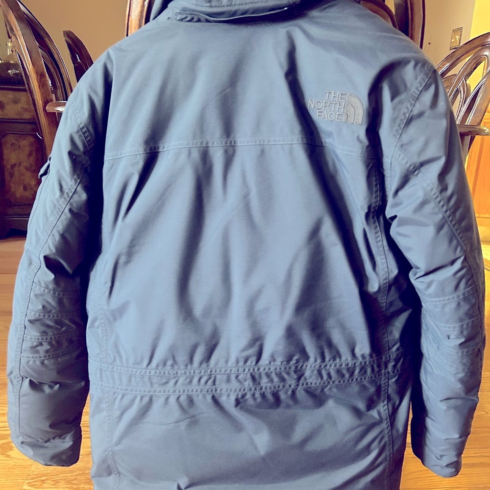 North Face Navy Blue Parka – Men’s (Size small) – Perfect Condition! - Picture 2 of 2